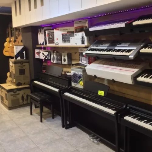 Exhibició d'instruments i eines de ritme