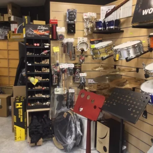 Exhibició d'instruments i eines de ritme