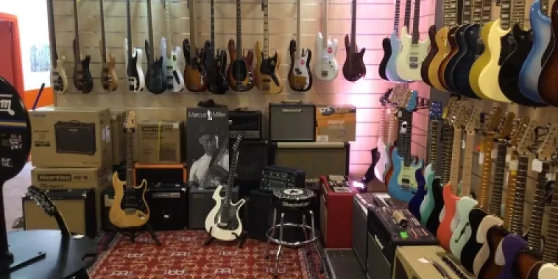 Guitarras eléctricas: potencia y diseño en exhibición