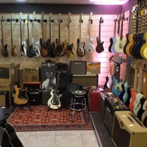 Guitarres elèctriques: potència i disseny en exhibició