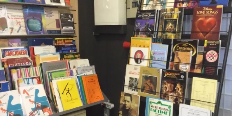 Todo para el baterista: accesorios musicales y soportes